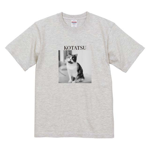こたつ モノクロ写真コットンTシャツ