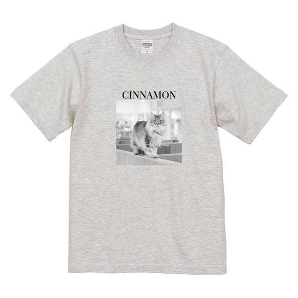 シナモン モノクロ写真コットンTシャツ