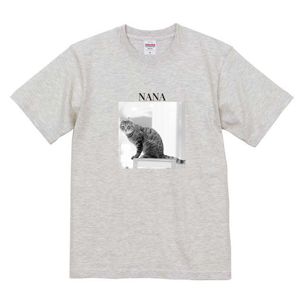 なな モノクロ写真コットンTシャツ