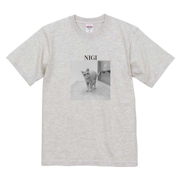 ニギ モノクロ写真コットンTシャツ